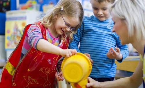 Child Make Friends in Preschool